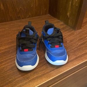 Boys Reebok tennis shoes